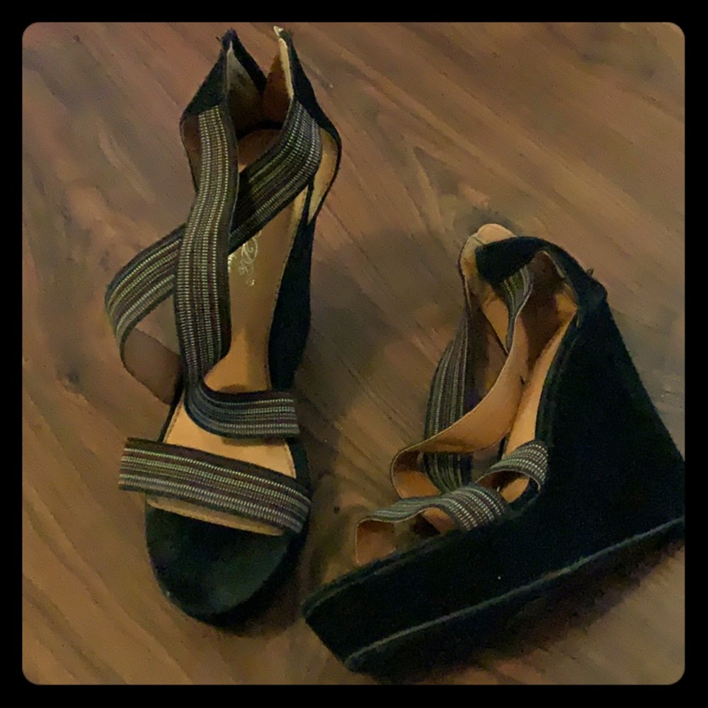 Black wedge